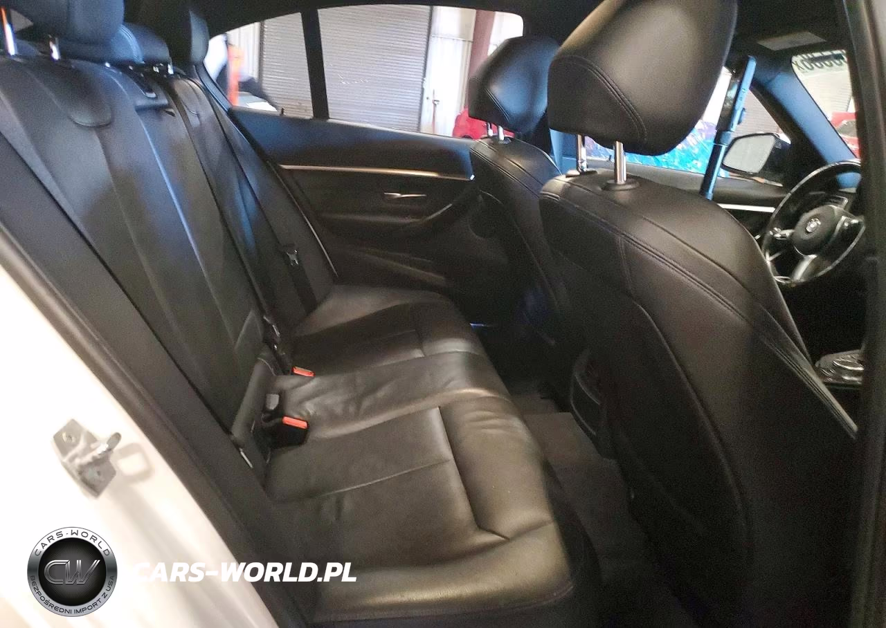 2018 BMW 330 Xi VIN:WBA8D9C5XJA012829 - 10