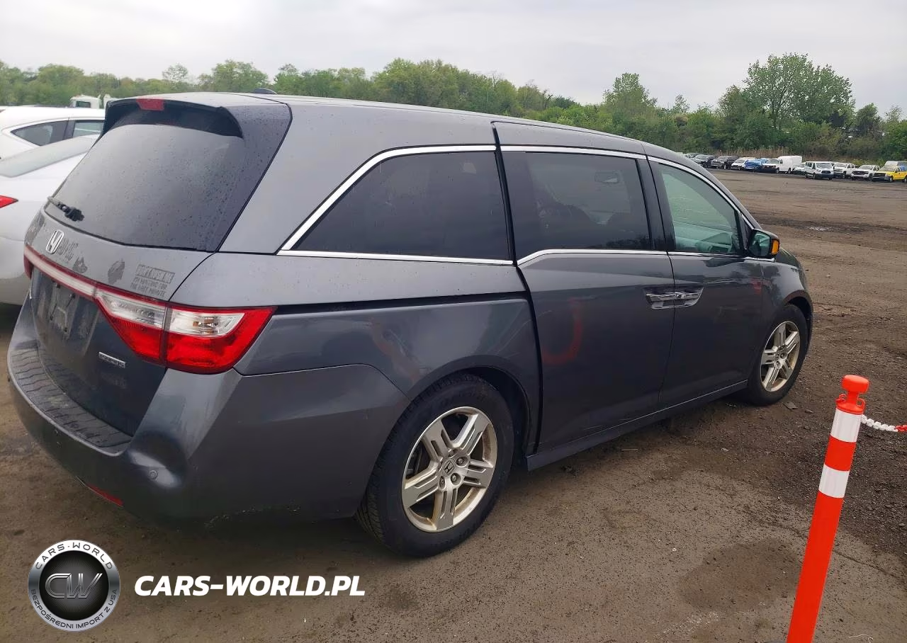 2012 Honda Odyssey Touring VIN:5FNRL5H95CB089827 - 3