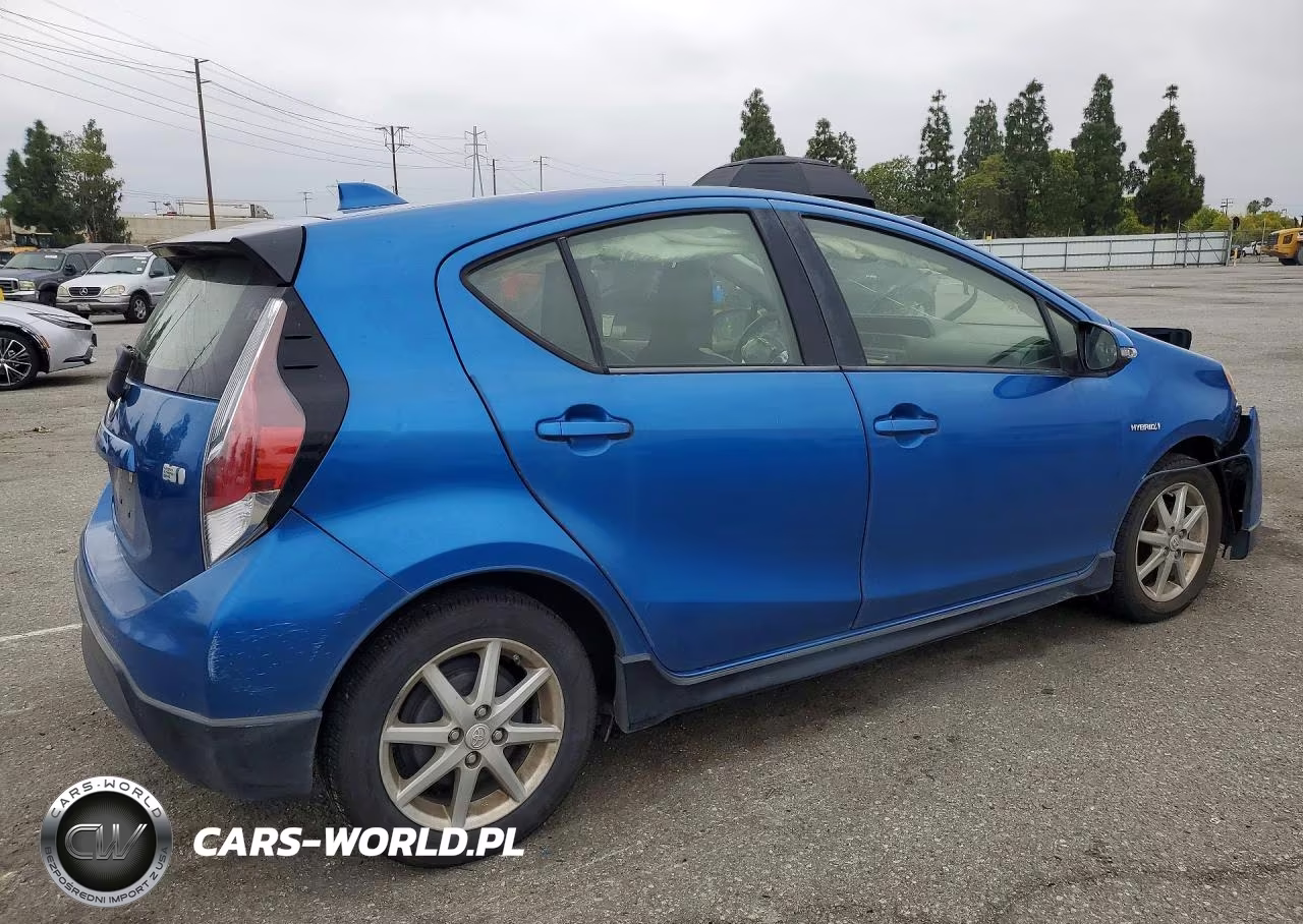 2017 Toyota Prius C One VIN:JTDKDTB39H1595975 - 3
