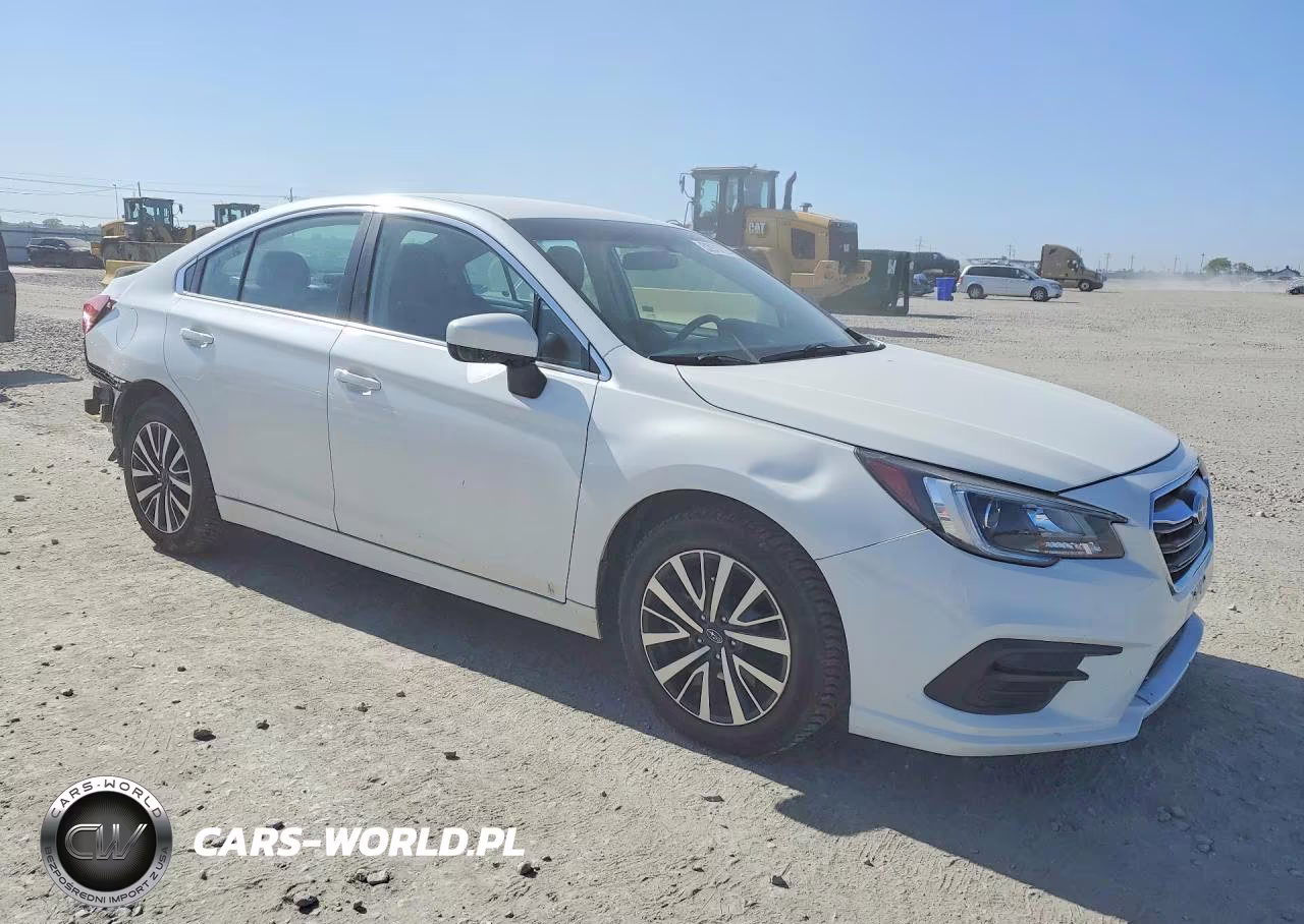 2018 Subaru Legacy 2.5I Premium VIN:4S3BNAC66J3012833 - 4