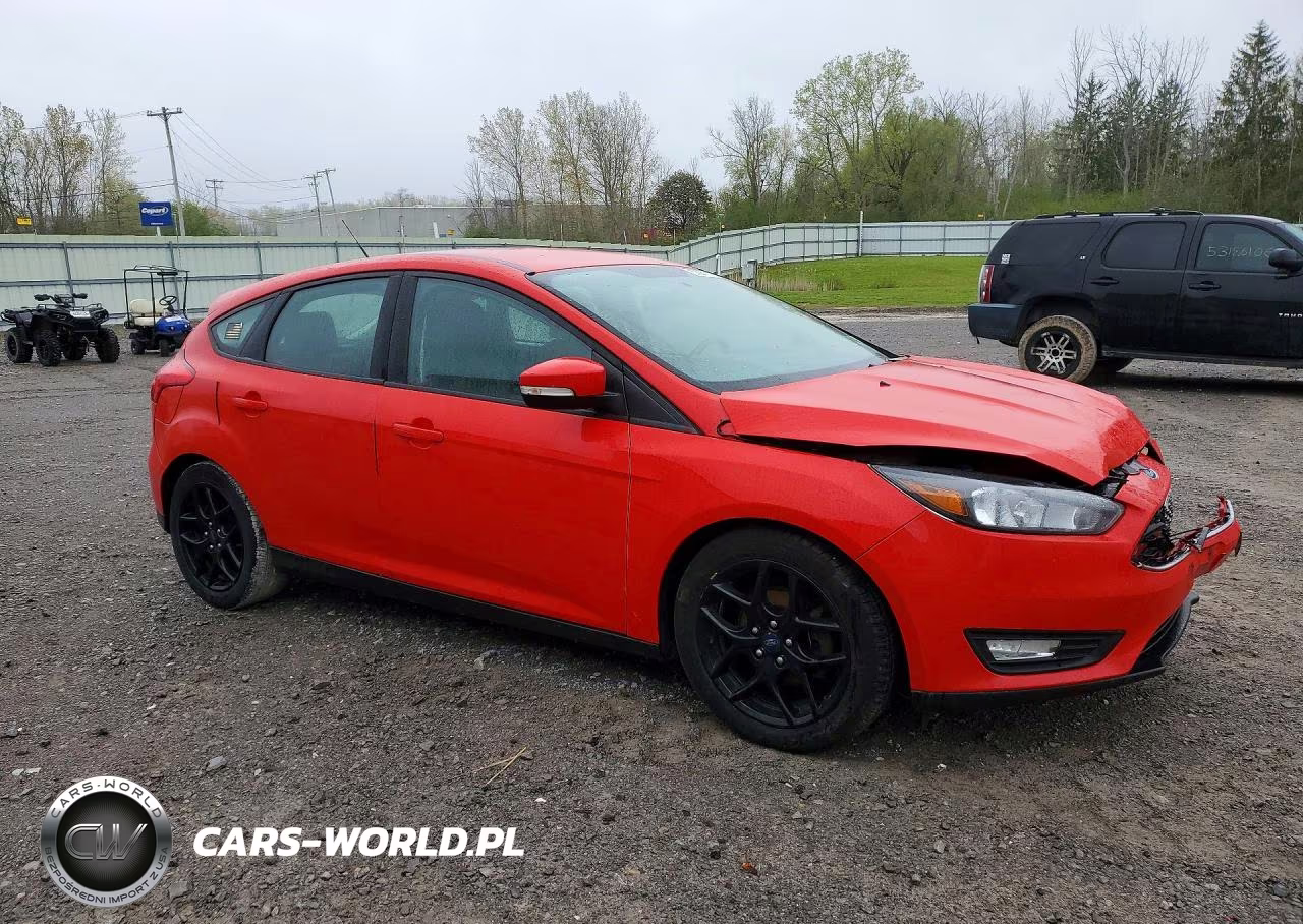 2016 Ford Focus Se VIN:1FADP3K27GL321741 - 4