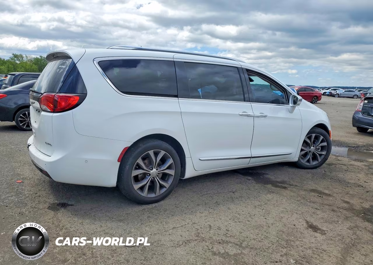 2017 Chrysler Pacifica Limited VIN:2C4RC1GG4HR545384 - 3