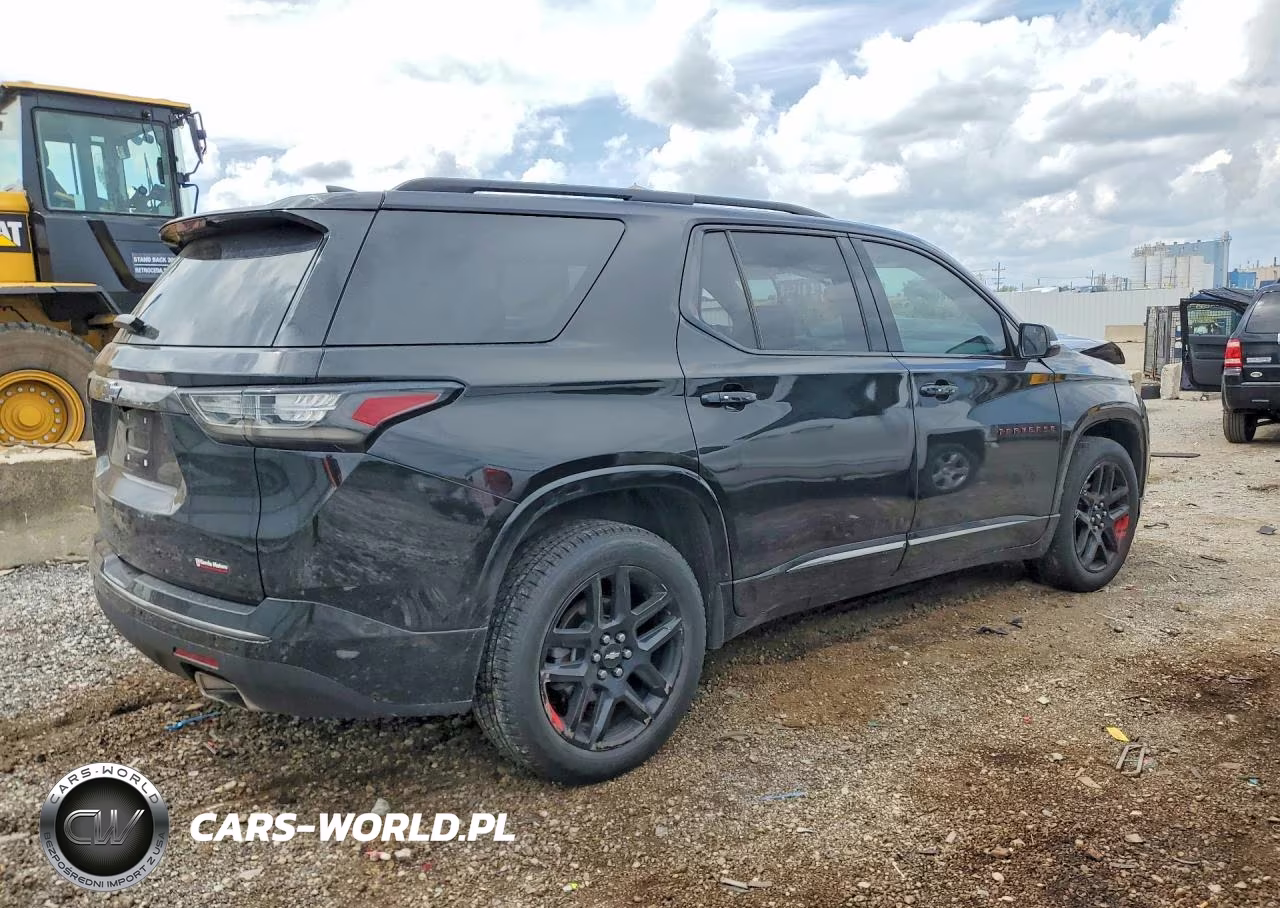 2019 Chevrolet Traverse VIN:1GNERKKW2KJ268450 - 3