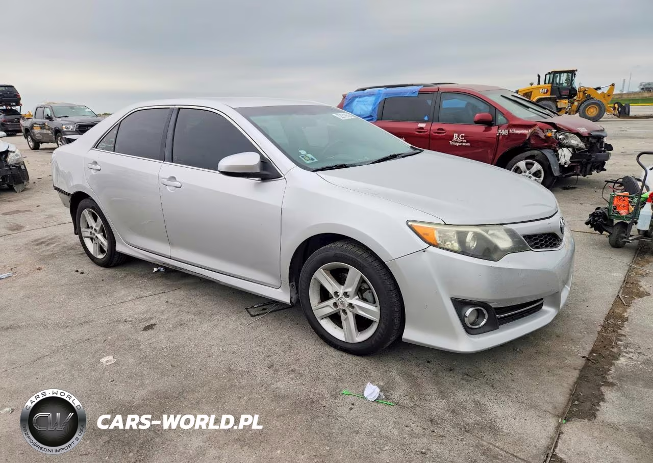 2014 Toyota Camry Se VIN:4T1BF1FK3EU441669 - 4