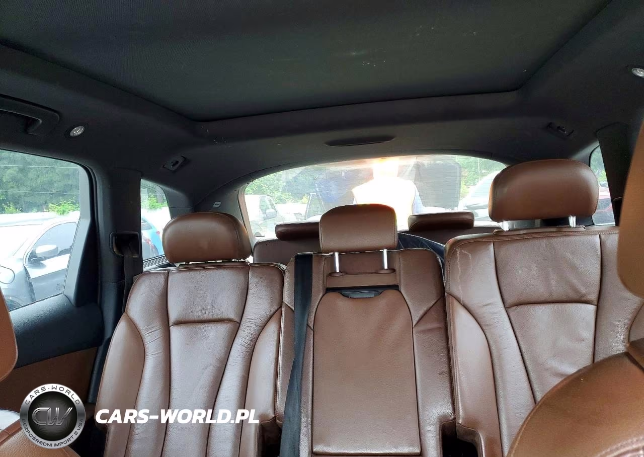 2017 Audi Q7 Premium Plus VIN:WA1LAAF70HD013396 - 10