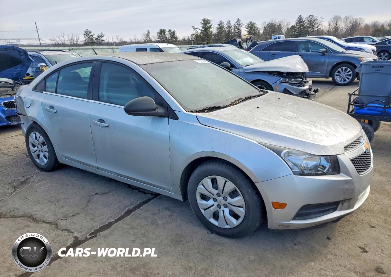 2013 Chevrolet Cruze Ls VIN:1G1PA5SG8D7308848 - 4