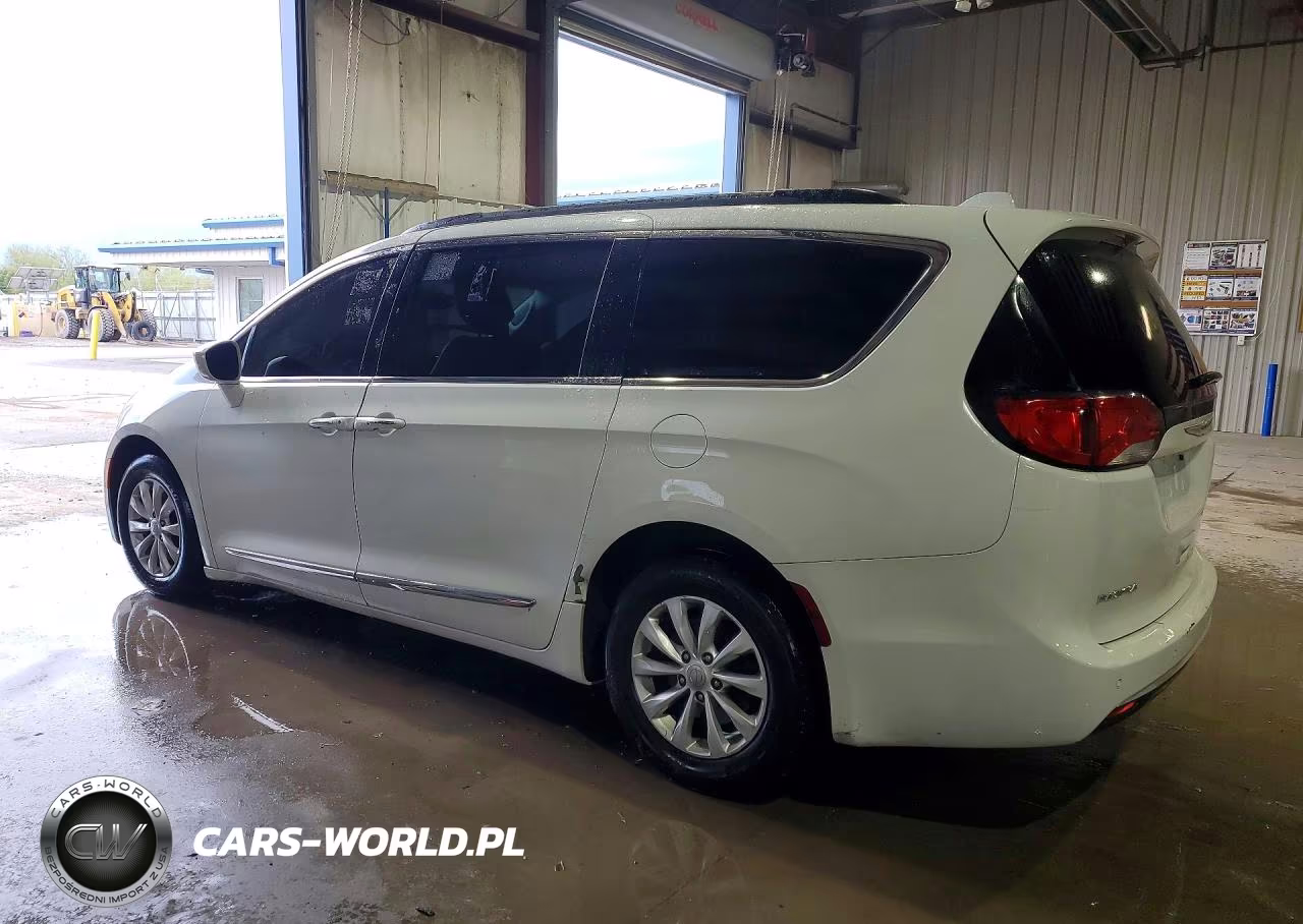 2017 Chrysler Pacifica Touring L VIN:2C4RC1BG3HR576181 - 2