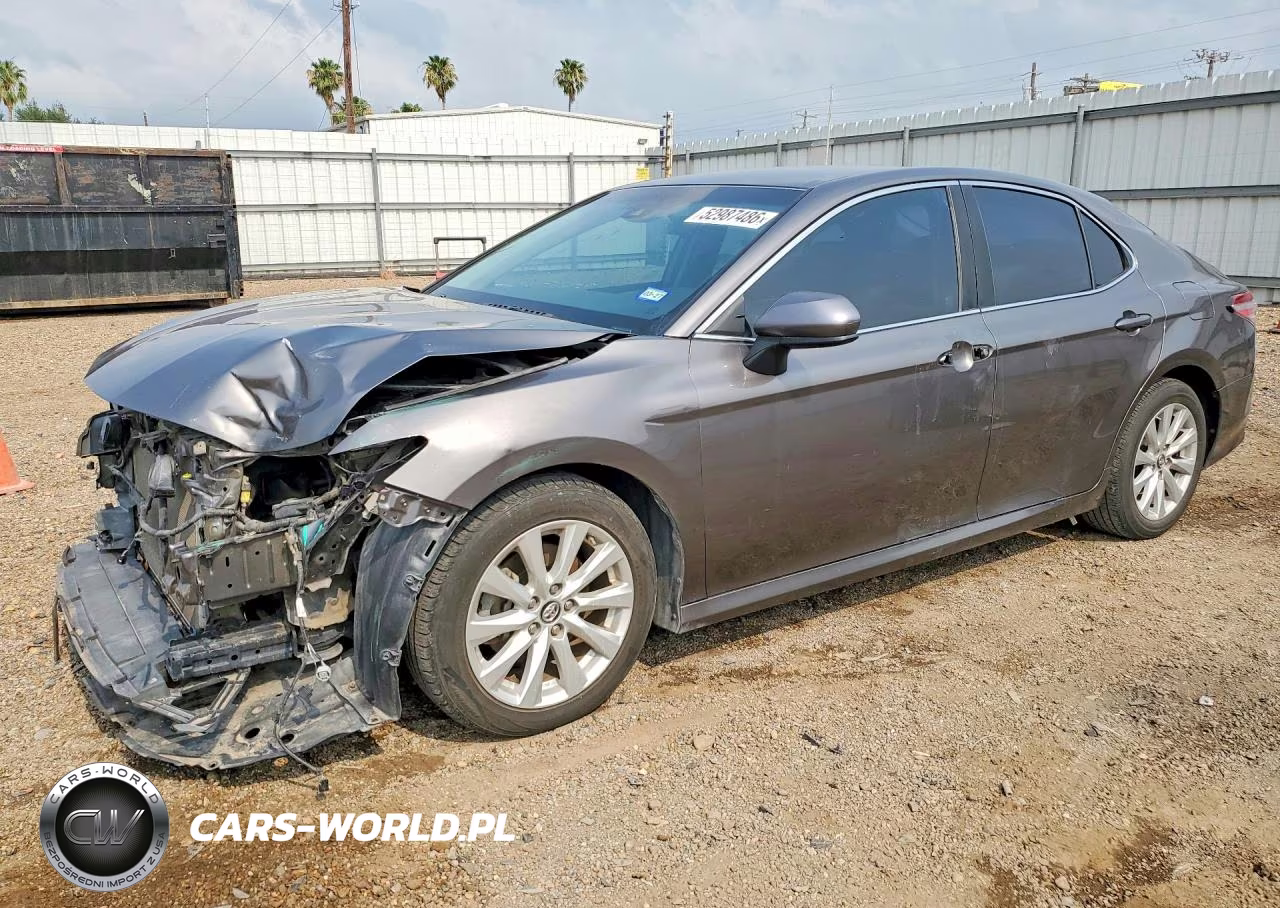 2018 Toyota Camry Le – zdjęcie 1 z 13