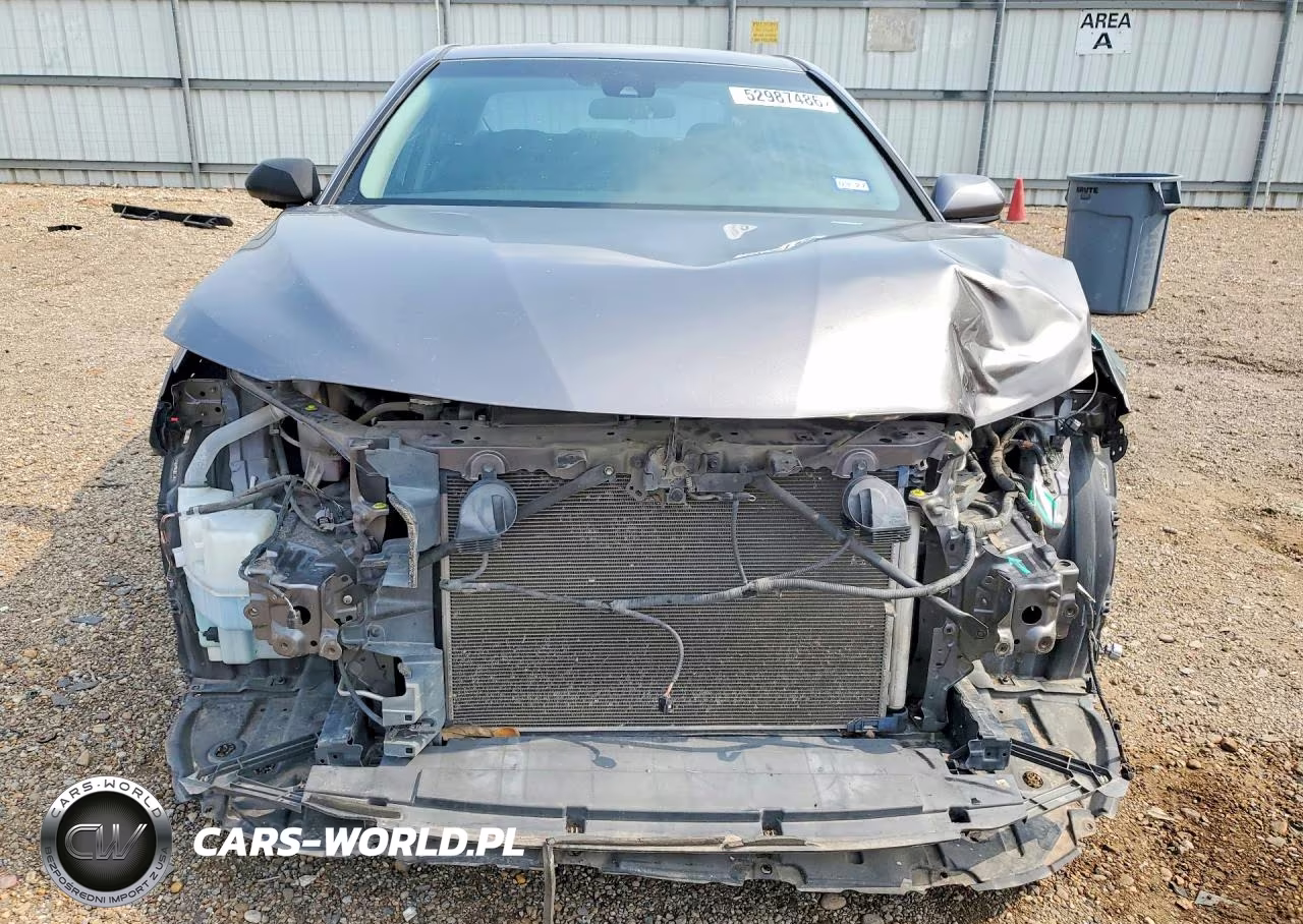 2018 Toyota Camry Le VIN:4T1B11HKXJU560440 - 5