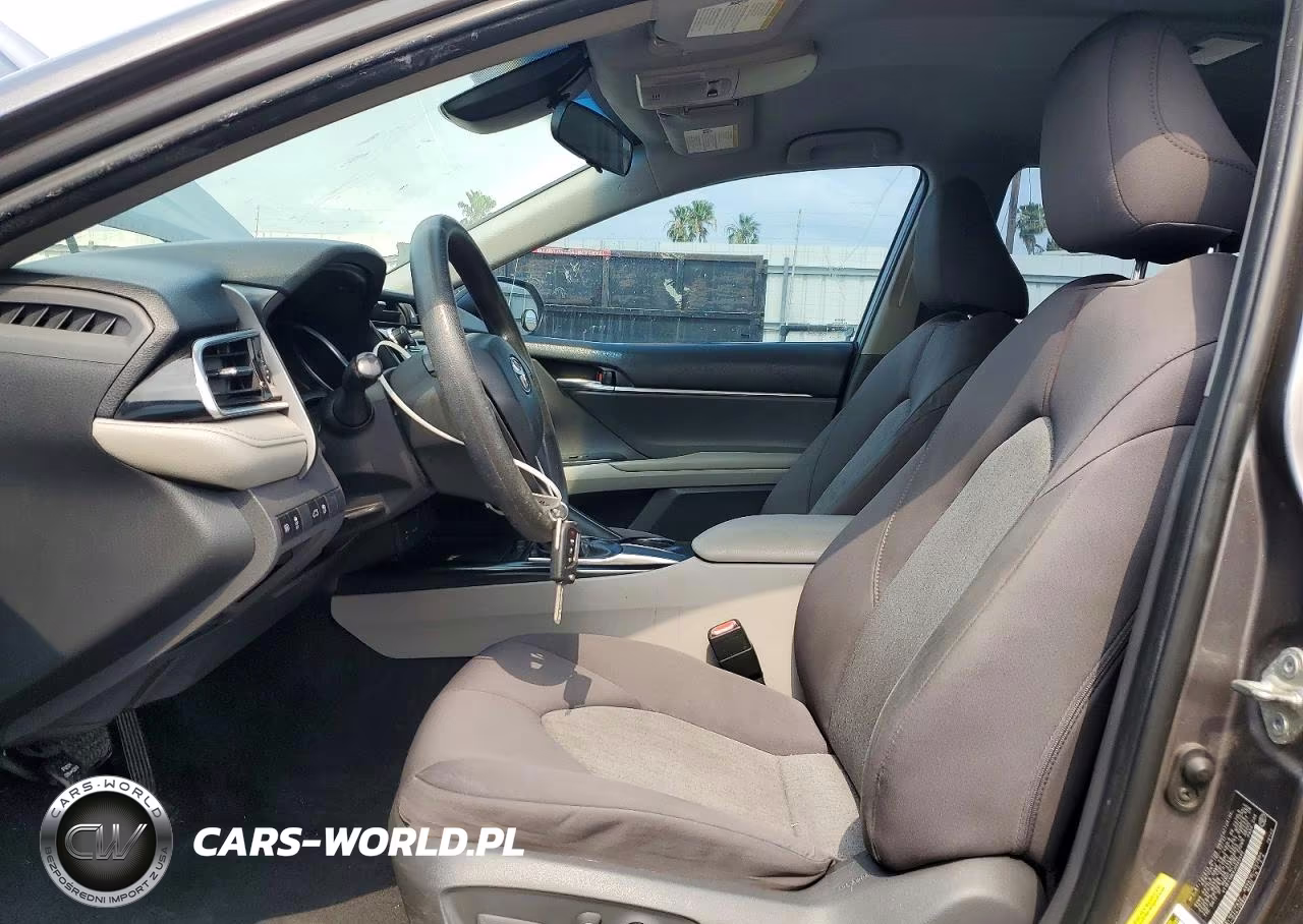 2018 Toyota Camry Le VIN:4T1B11HKXJU560440 - 7