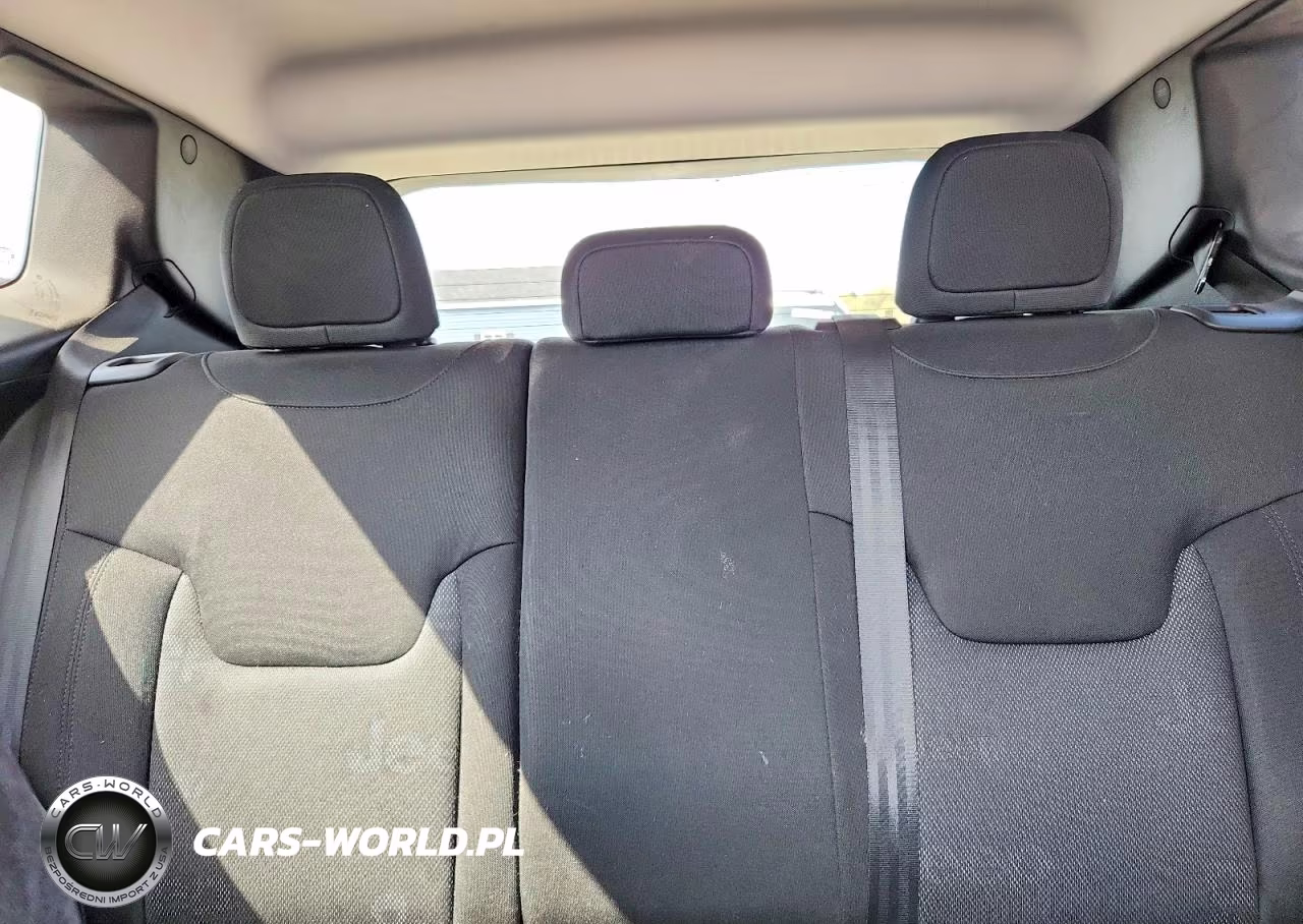 2017 Jeep Renegade Latitude VIN:ZACCJBBBXHPG52148 - 10
