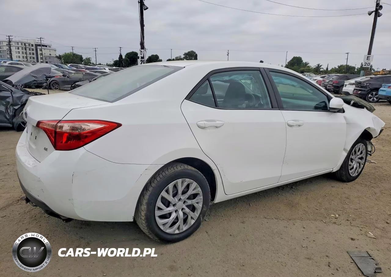 2017 Toyota Corolla Le VIN:5YFBURHE1HP723956 - 3