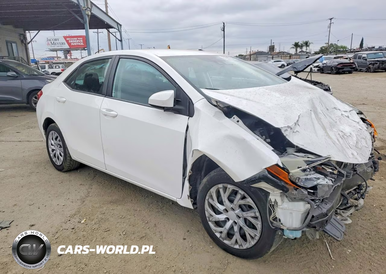 2017 Toyota Corolla Le VIN:5YFBURHE1HP723956 - 4