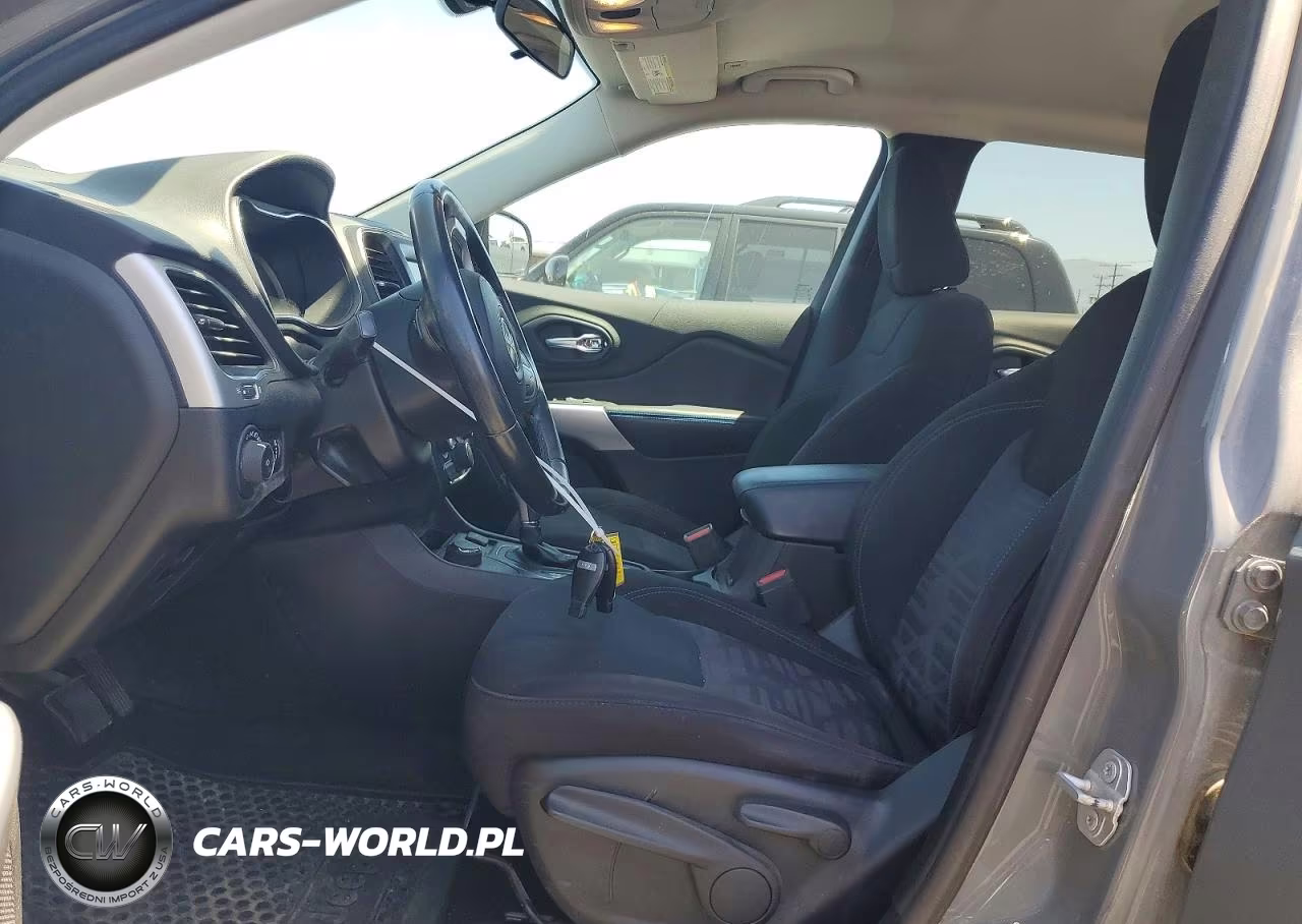 2019 Jeep Cherokee Latitude VIN:1C4PJMCX8KD452978 - 7