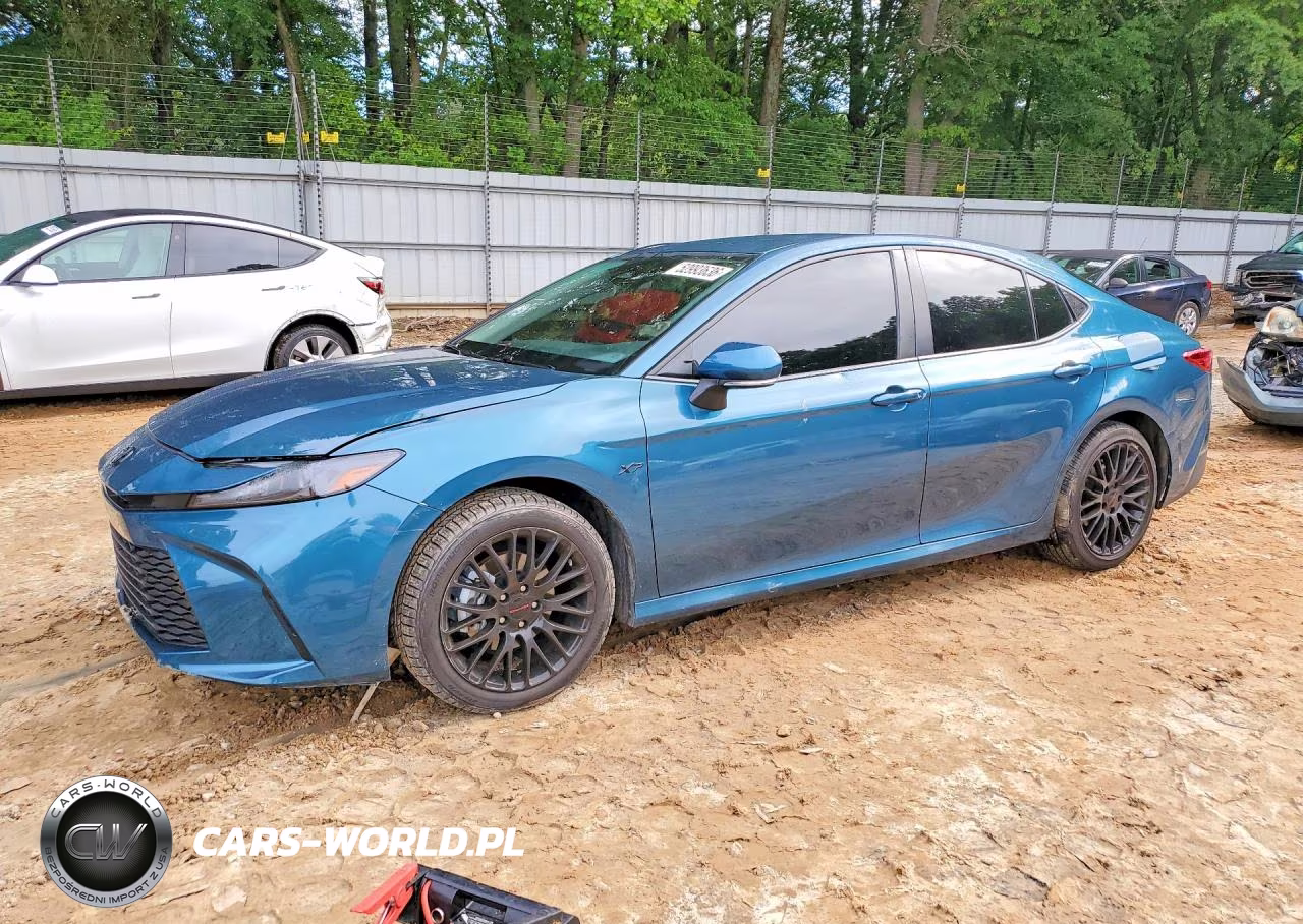 2025 Toyota Camry Le – zdjęcie 1 z 12