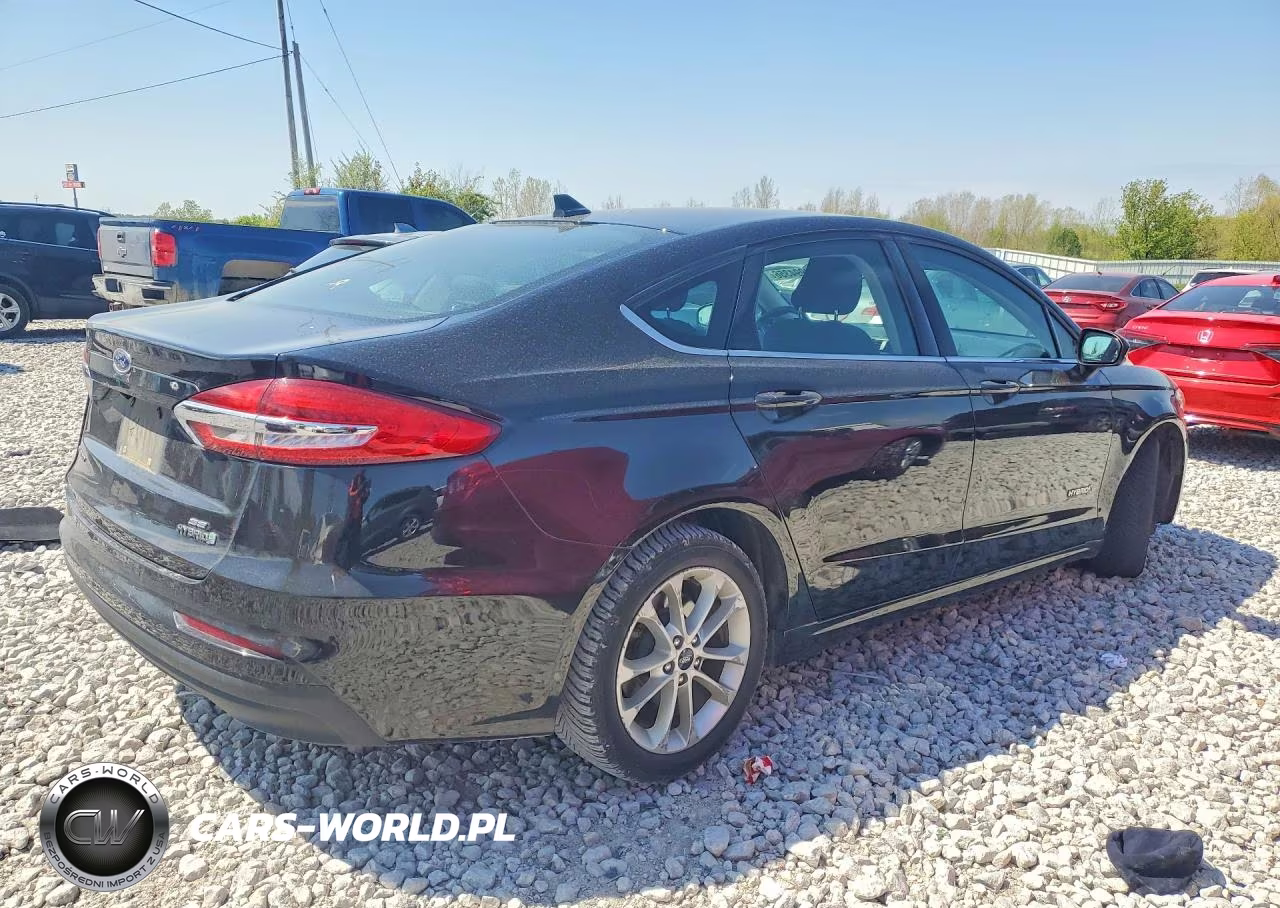 2019 Ford Fusion Se VIN:3FA6P0LU5KR168469 - 3