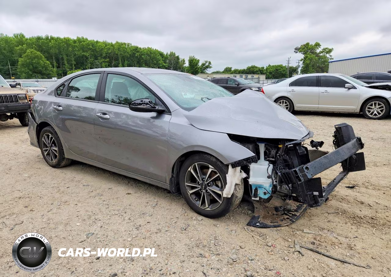 2024 Kia Forte Lxs VIN:3KPF24AD3RE761316 - 4