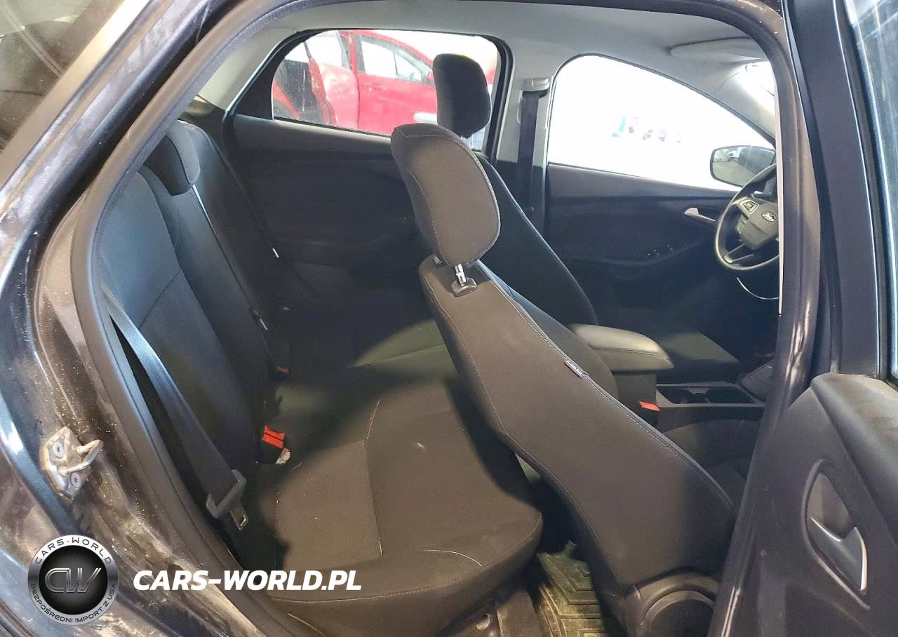 2018 Ford Focus Se VIN:1FADP3F24JL269809 - 10