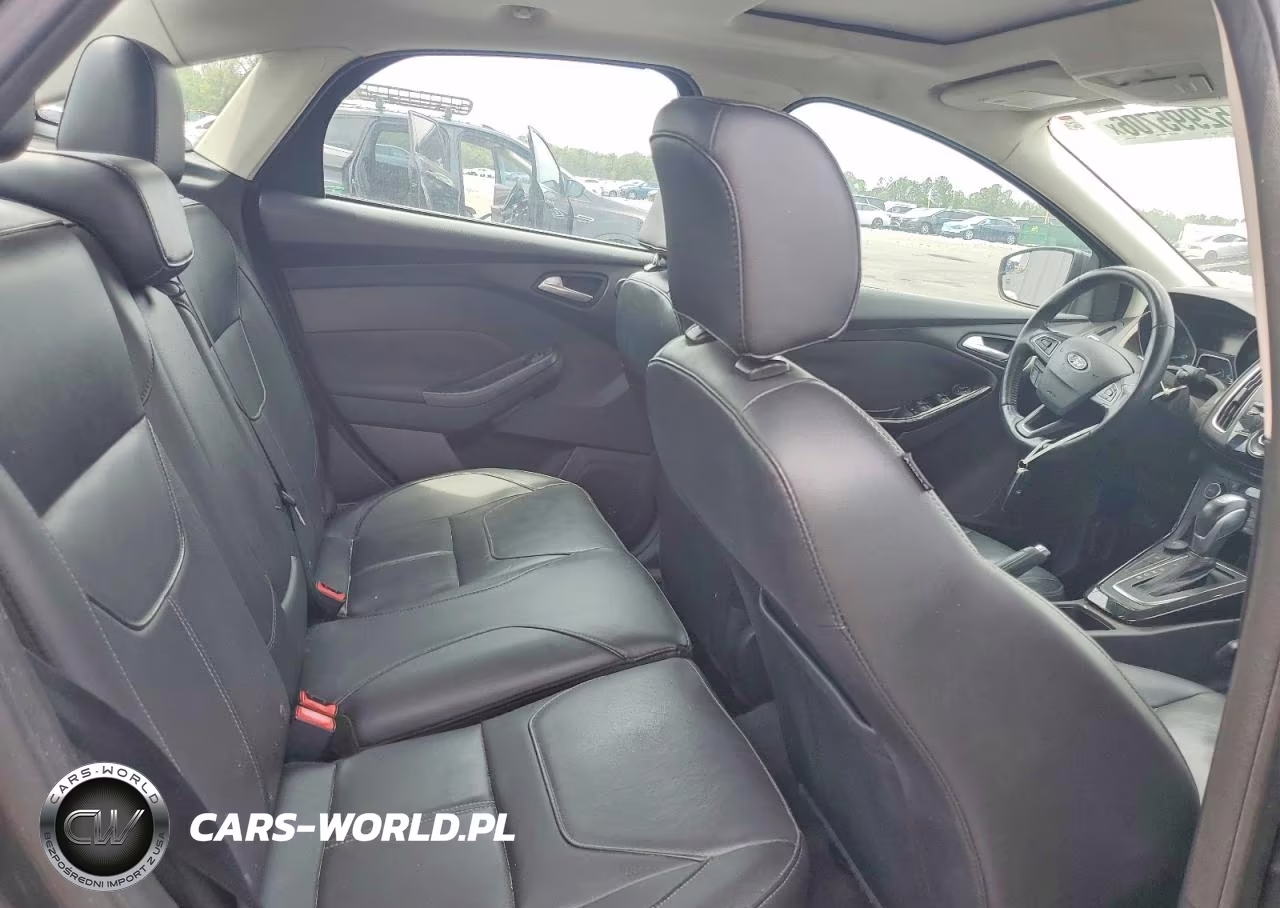2018 Ford Focus Titanium VIN:1FADP3J23JL202299 - 10