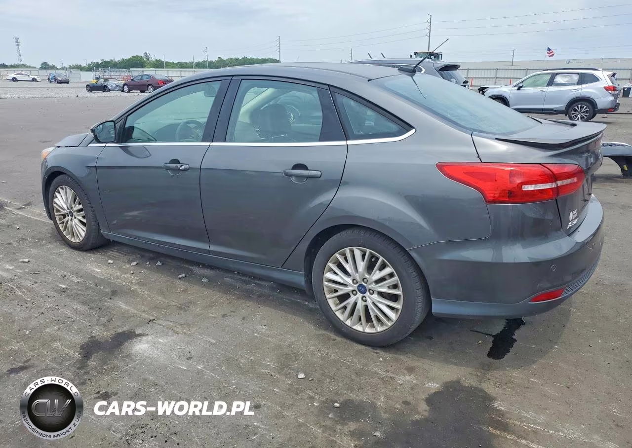 2018 Ford Focus Titanium VIN:1FADP3J23JL202299 - 2