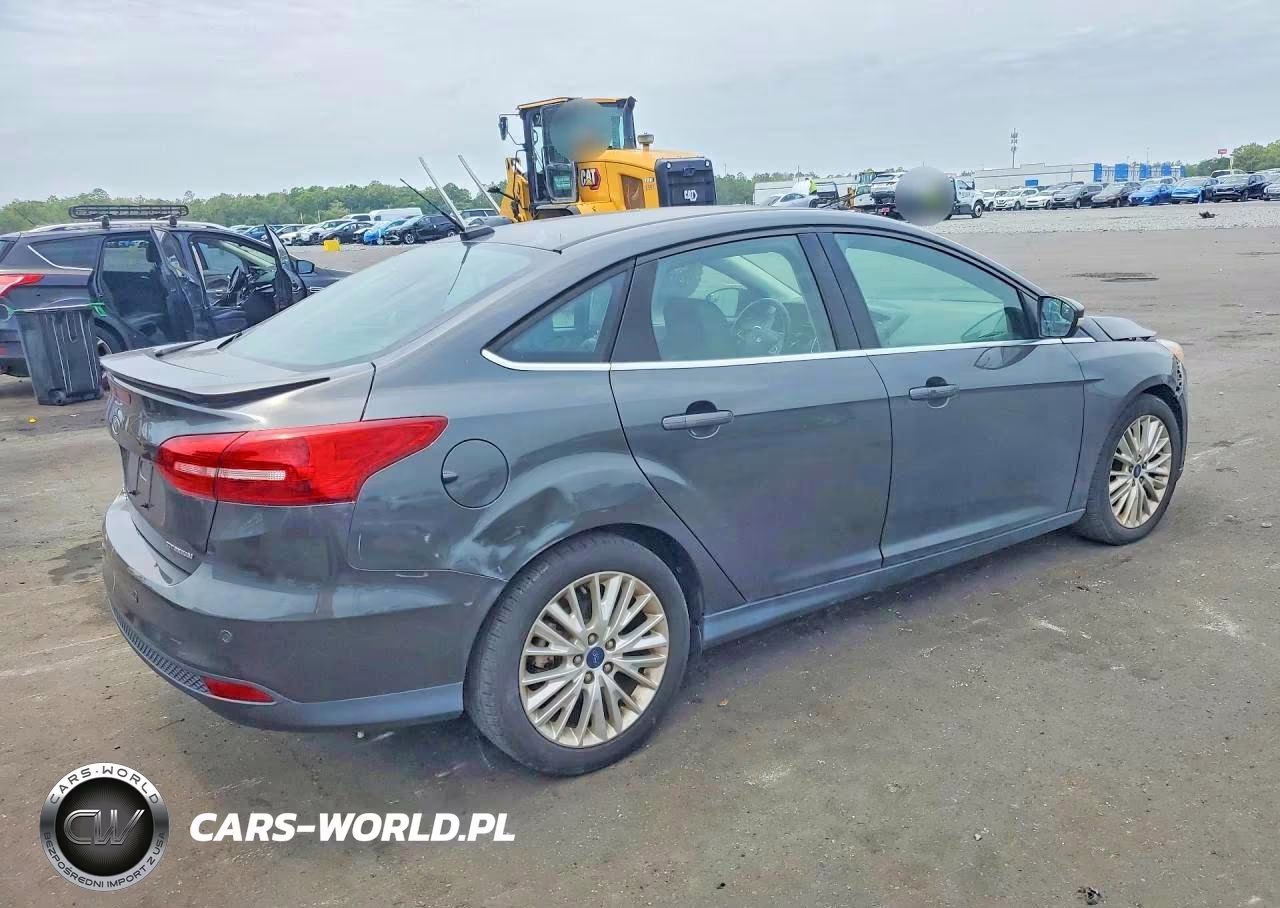 2018 Ford Focus Titanium VIN:1FADP3J23JL202299 - 3