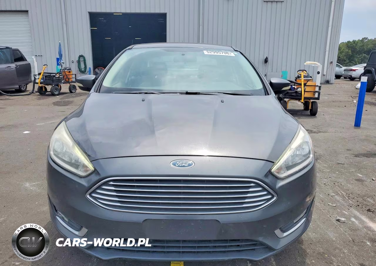2018 Ford Focus Titanium VIN:1FADP3J23JL202299 - 5