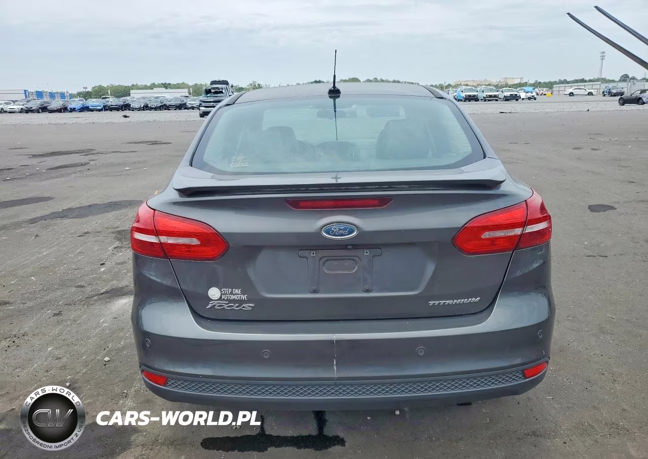 2018 Ford Focus Titanium VIN:1FADP3J23JL202299 - 6