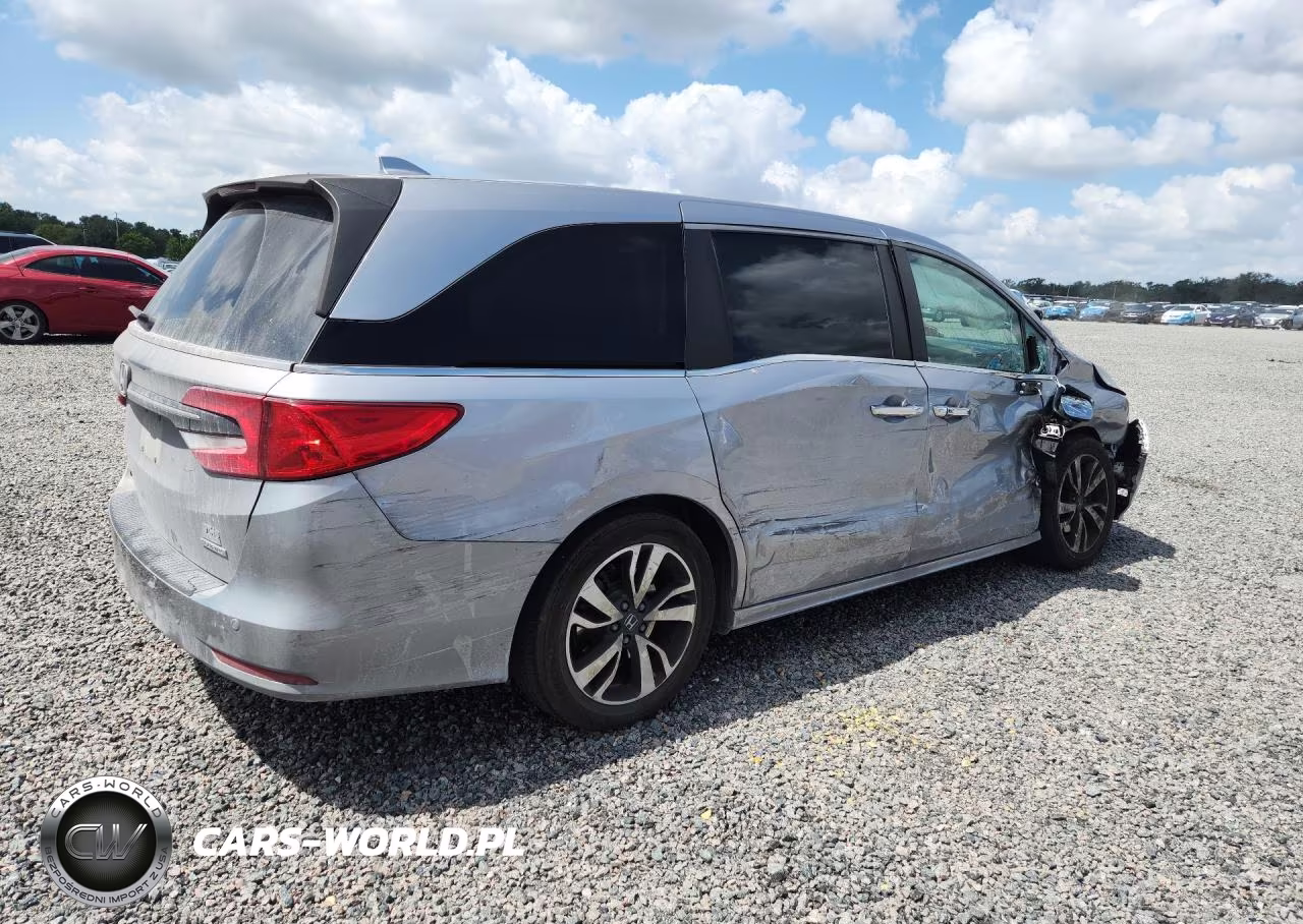 2021 Honda Odyssey Touring VIN:5FNRL6H81MB029963 - 3