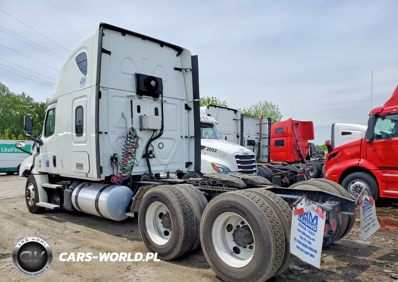 2019 Freightliner Cascadia 126 Semi Truck VIN:1FUJHHDR8KLKV0715 - 3