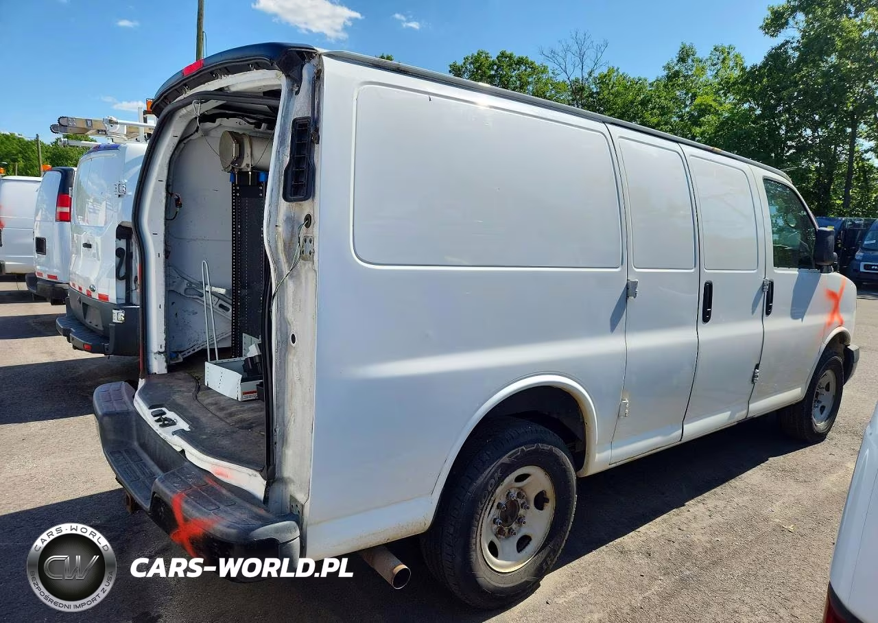 2015 Chevrolet Express G2500 VIN:1GCWGFCF7F1159867 - 3
