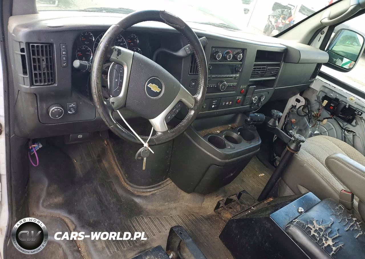 2015 Chevrolet Express G2500 VIN:1GCWGFCF7F1159867 - 8