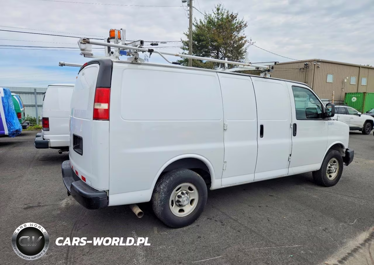 2015 Chevrolet Express G2500 VIN:1GCWGFCF9F1169140 - 3