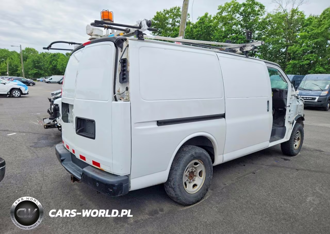 2017 Chevrolet Express G2500 VIN:1GCWGAFF3H1279912 - 3