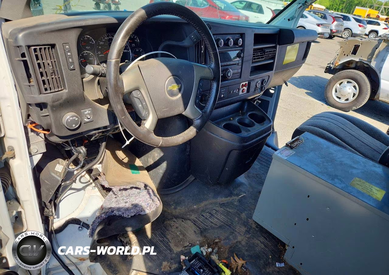 2017 Chevrolet Express G2500 VIN:1GCWGAFF3H1279912 - 8