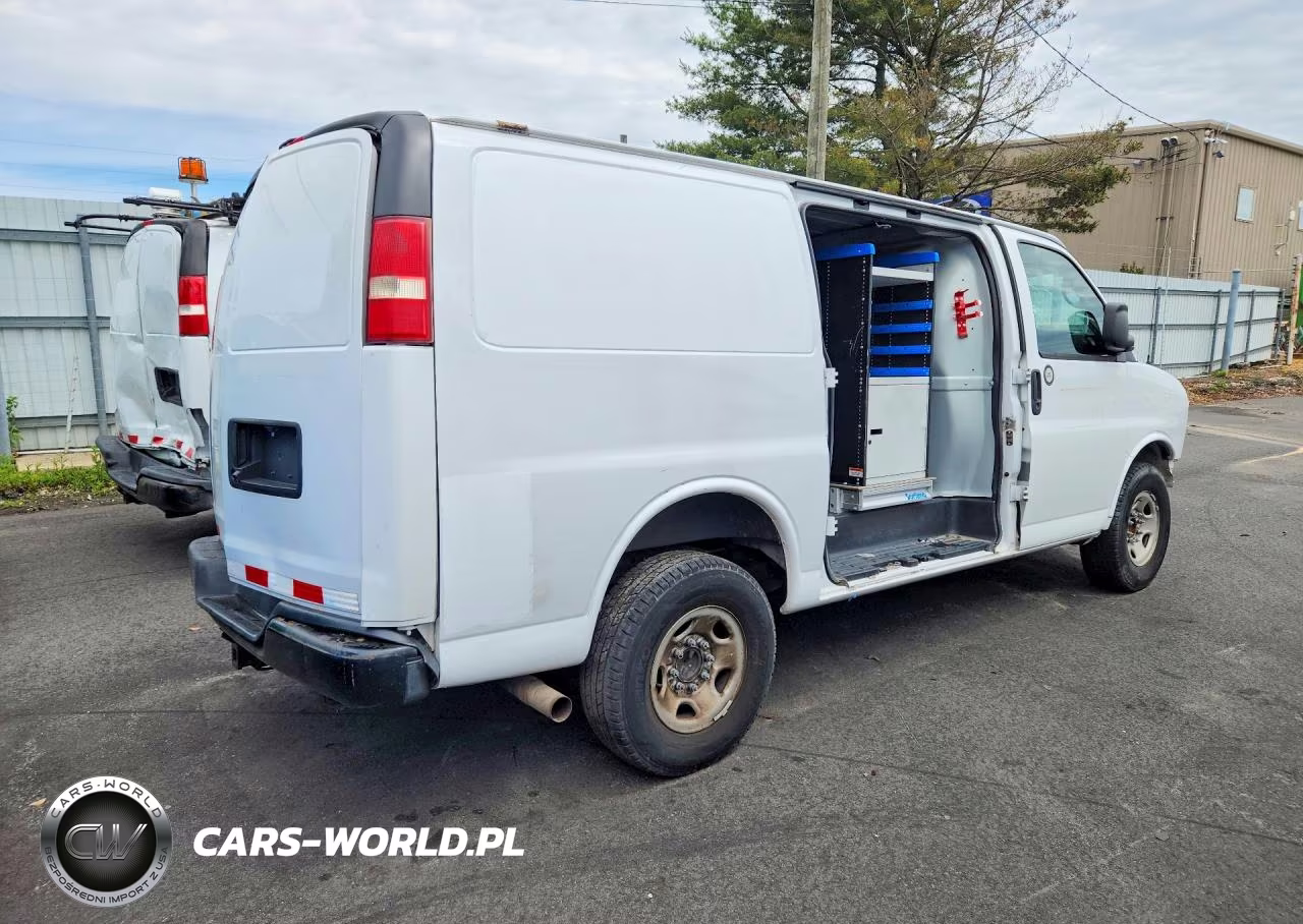 2015 Chevrolet Express G2500 VIN:1GCWGFCF4F1159860 - 3