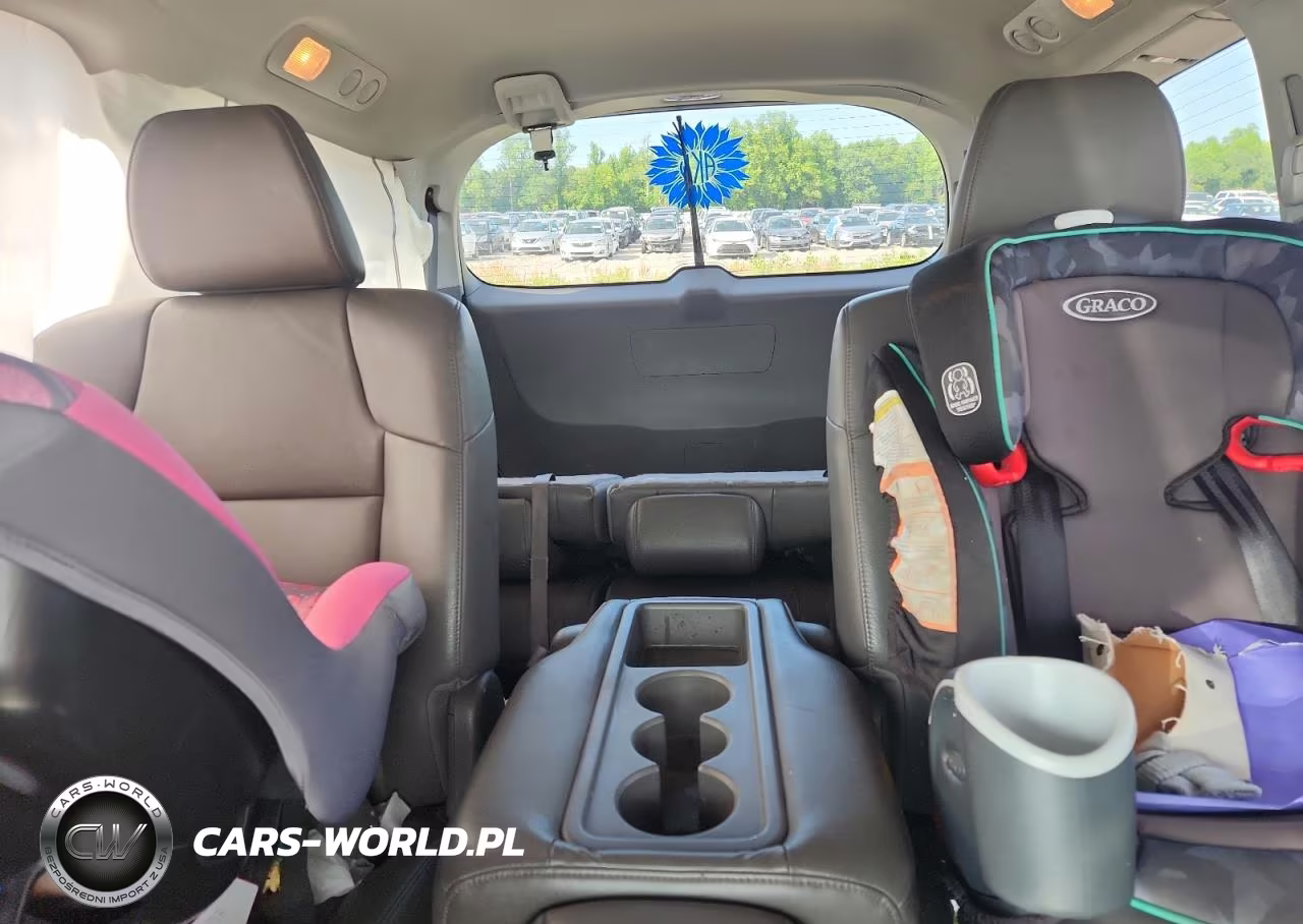 2016 Honda Odyssey Touring VIN:5FNRL5H90GB097730 - 10