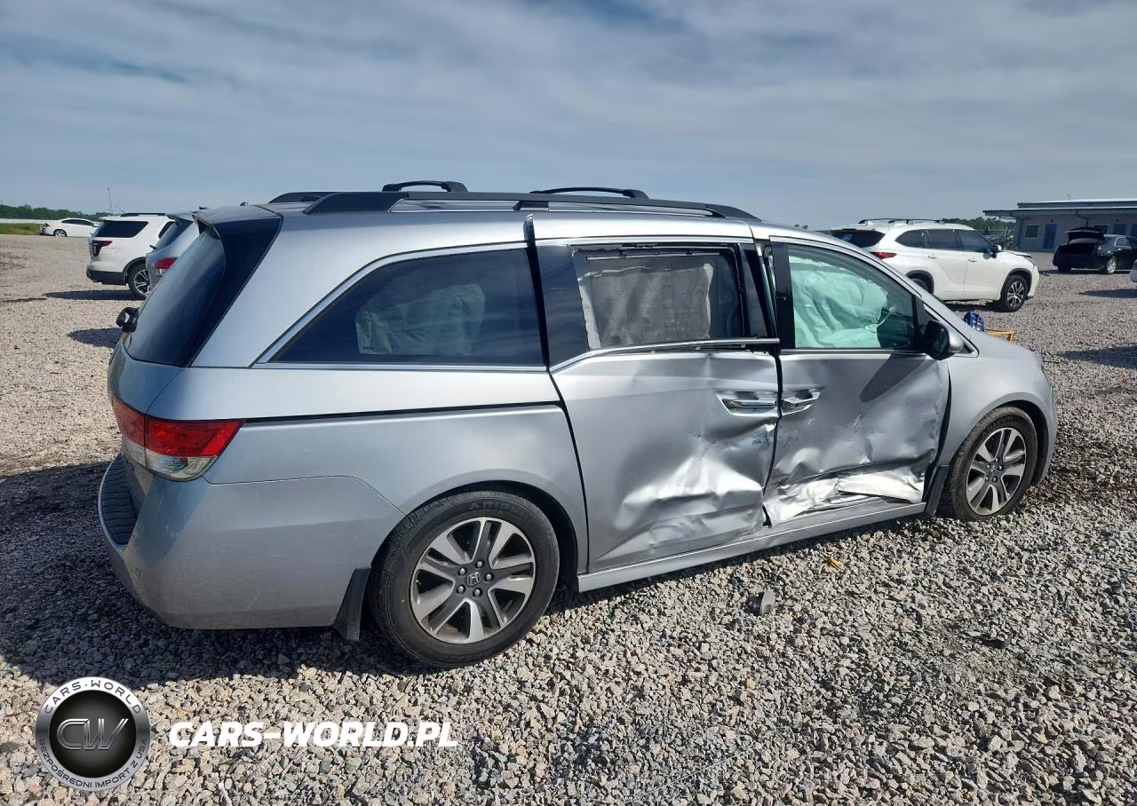 2016 Honda Odyssey Touring VIN:5FNRL5H90GB097730 - 3