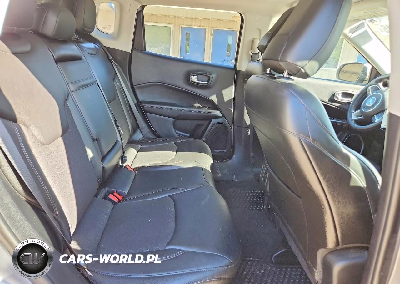 2018 Jeep Compass Latitude VIN:3C4NJDBB7JT479451 - 11