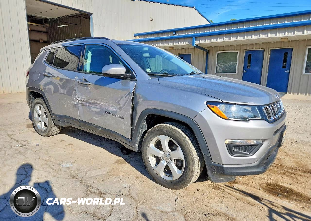 2018 Jeep Compass Latitude VIN:3C4NJDBB7JT479451 - 4