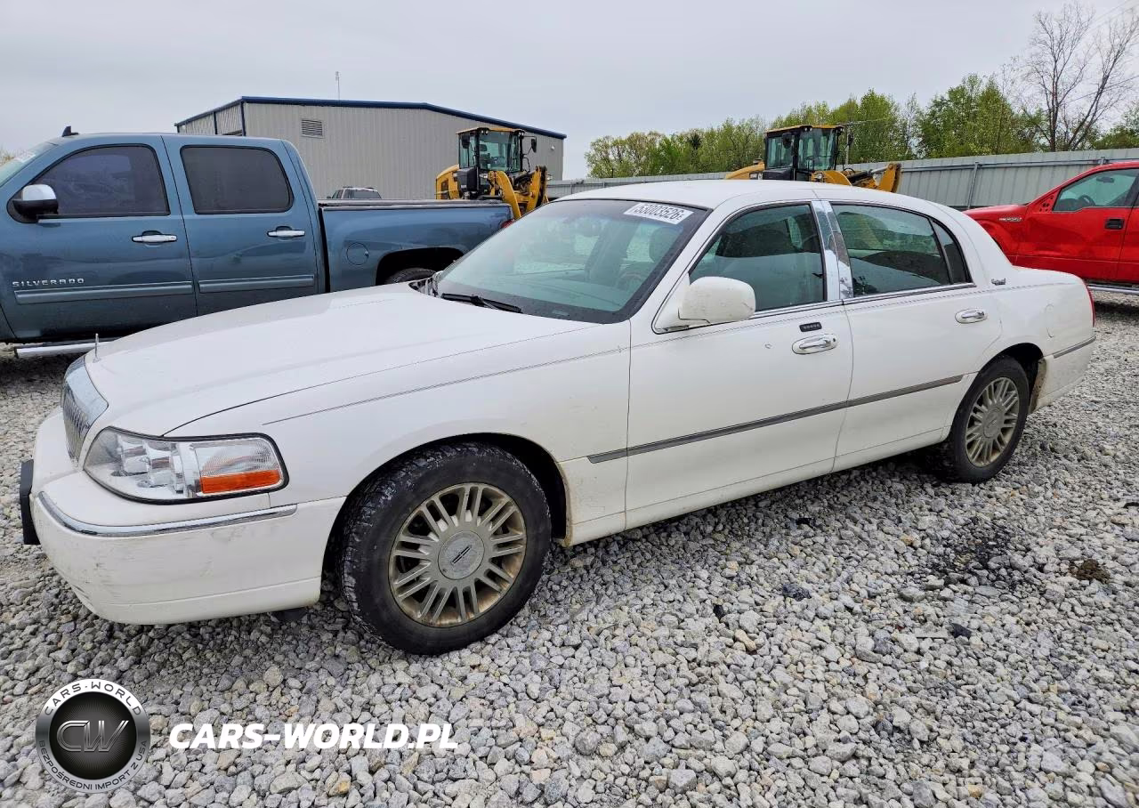 2010 Lincoln Town Car Signature Limited