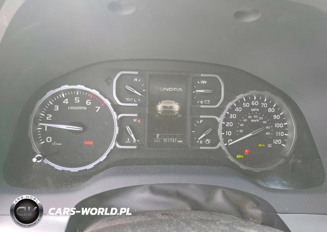 2018 Toyota Tundra Platinum VIN:5TFAY5F11JX746637 - 9