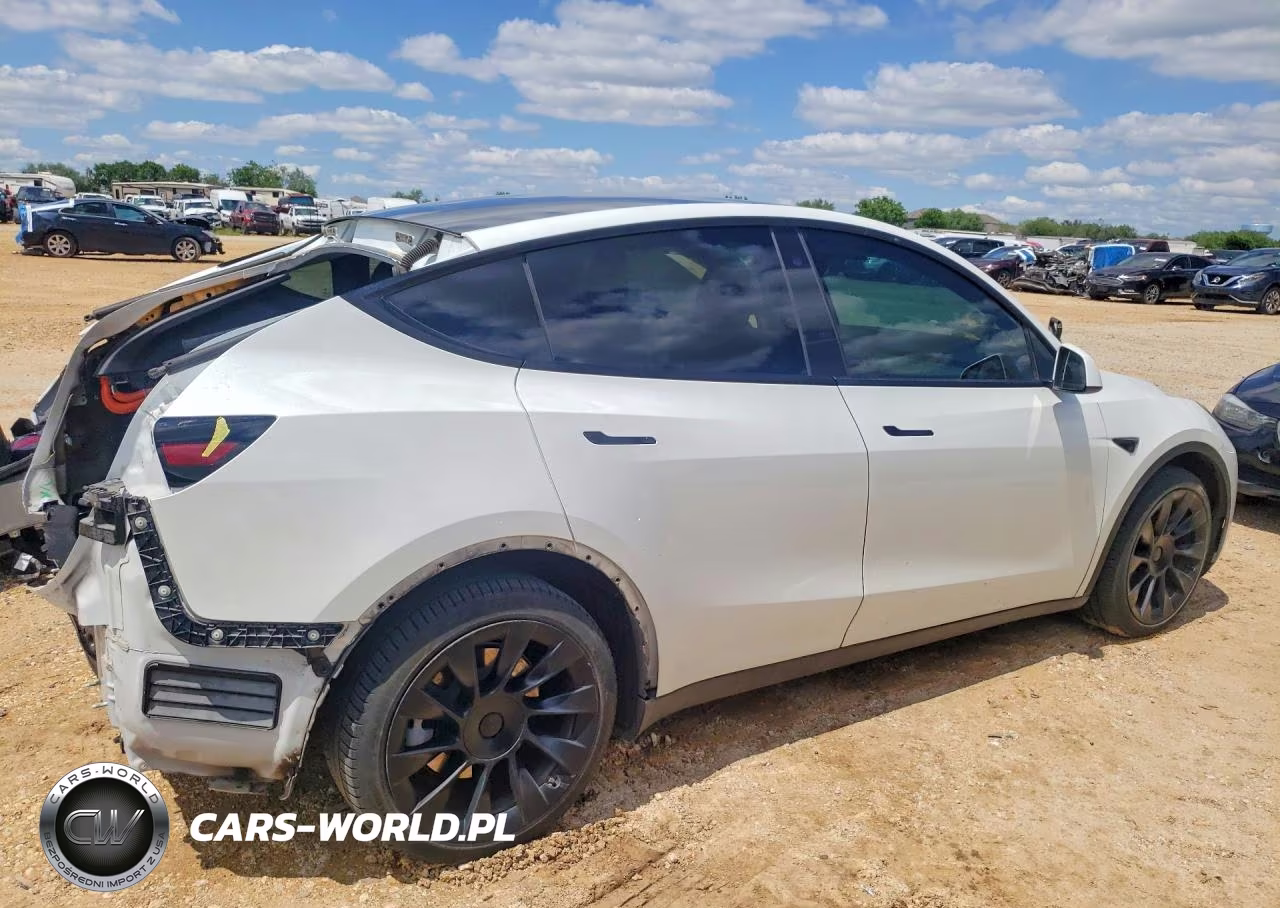 2021 Tesla Model Y VIN:5YJYGDEE3MF199305 - 3