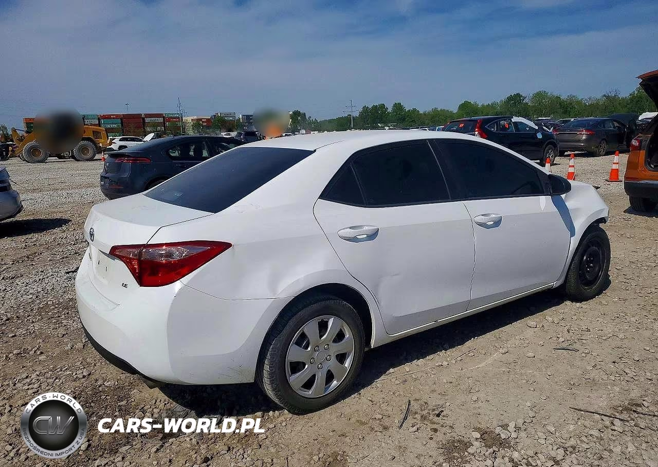 2018 Toyota Corolla Le VIN:2T1BURHE5JC111023 - 3