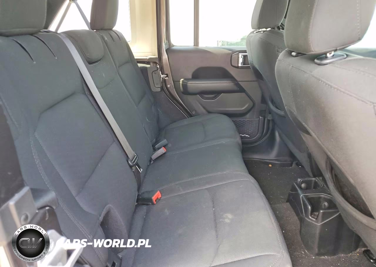 2019 Jeep Wrangler Unlimited Sahara VIN:1C4HJXEG2KW633503 - 10