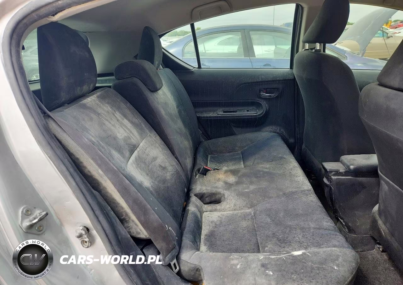 2015 Toyota Prius C VIN:JTDKDTB30F1581038 - 10