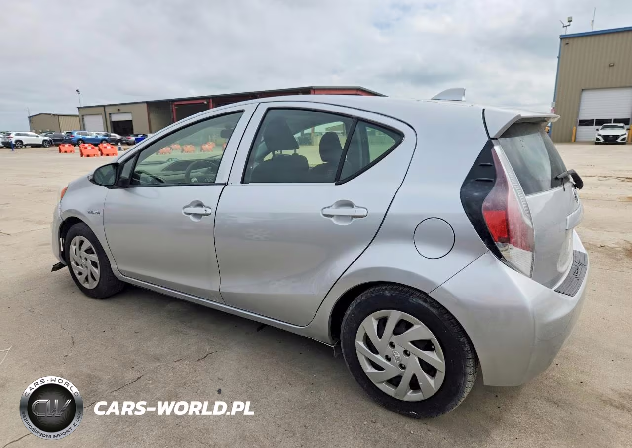 2015 Toyota Prius C VIN:JTDKDTB30F1581038 - 2