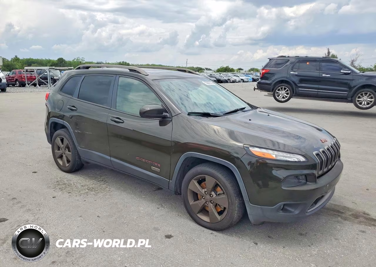 2016 Jeep Cherokee Latitude VIN:1C4PJLCB4GW346358 - 4