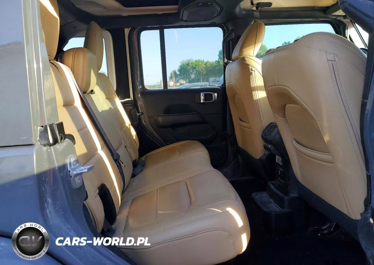 2018 Jeep Wrangler Unlimited Sahara VIN:1C4HJXEG6JW315480 - 10
