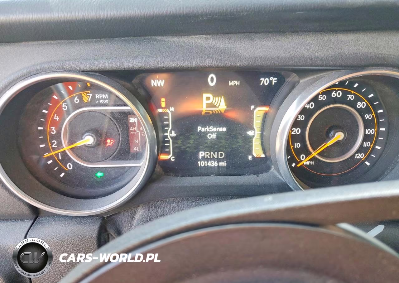 2018 Jeep Wrangler Unlimited Sahara VIN:1C4HJXEG6JW315480 - 9