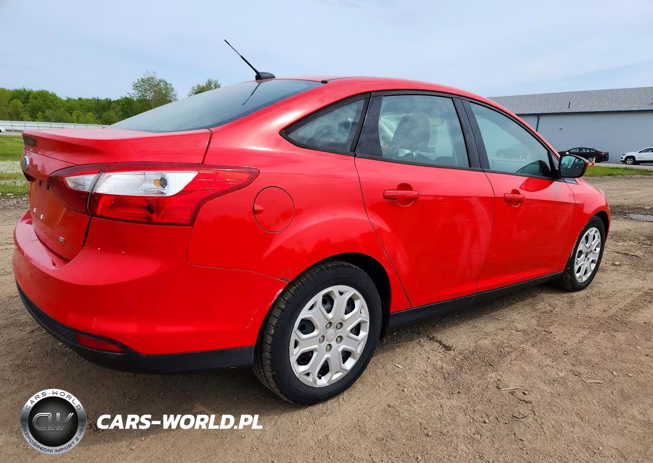 2012 Ford Focus Se VIN:1FAHP3F21CL319697 - 3